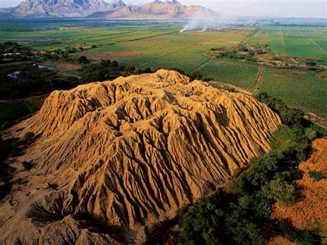 tacume|Travel Guide to the Valley of the Pyramids in Tucume